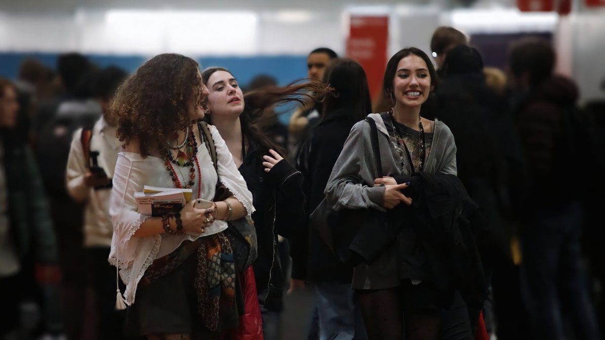 students at ucas event